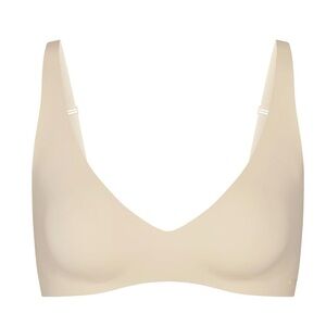 Skims Naked Plunge Bra in Sand S-DD